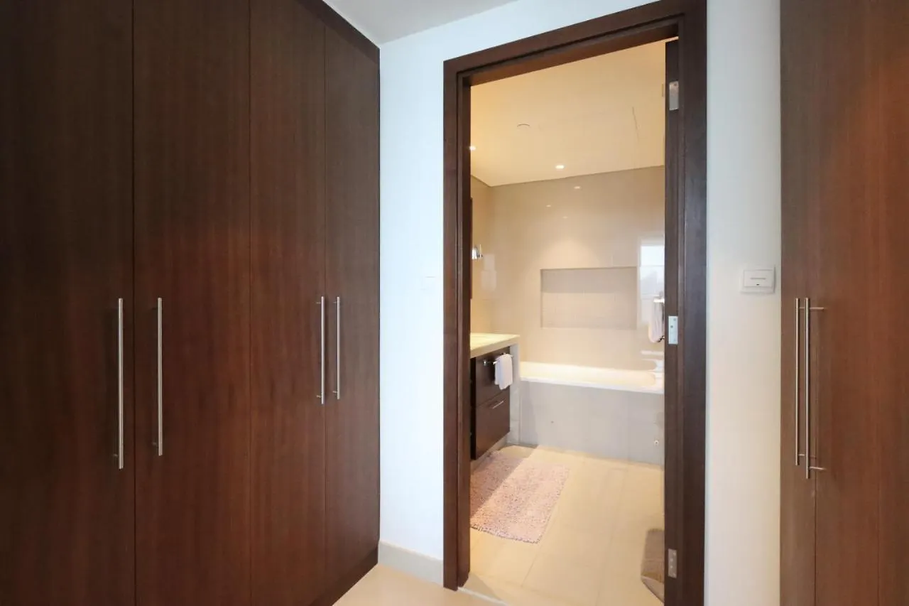 Livbnb - 2Br Burj View In Boulevard Point Дубай Апартаменты